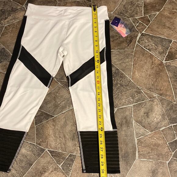 NWT Threads 4 Thought Black & White Sz L Leggings - Picture 3 of 10